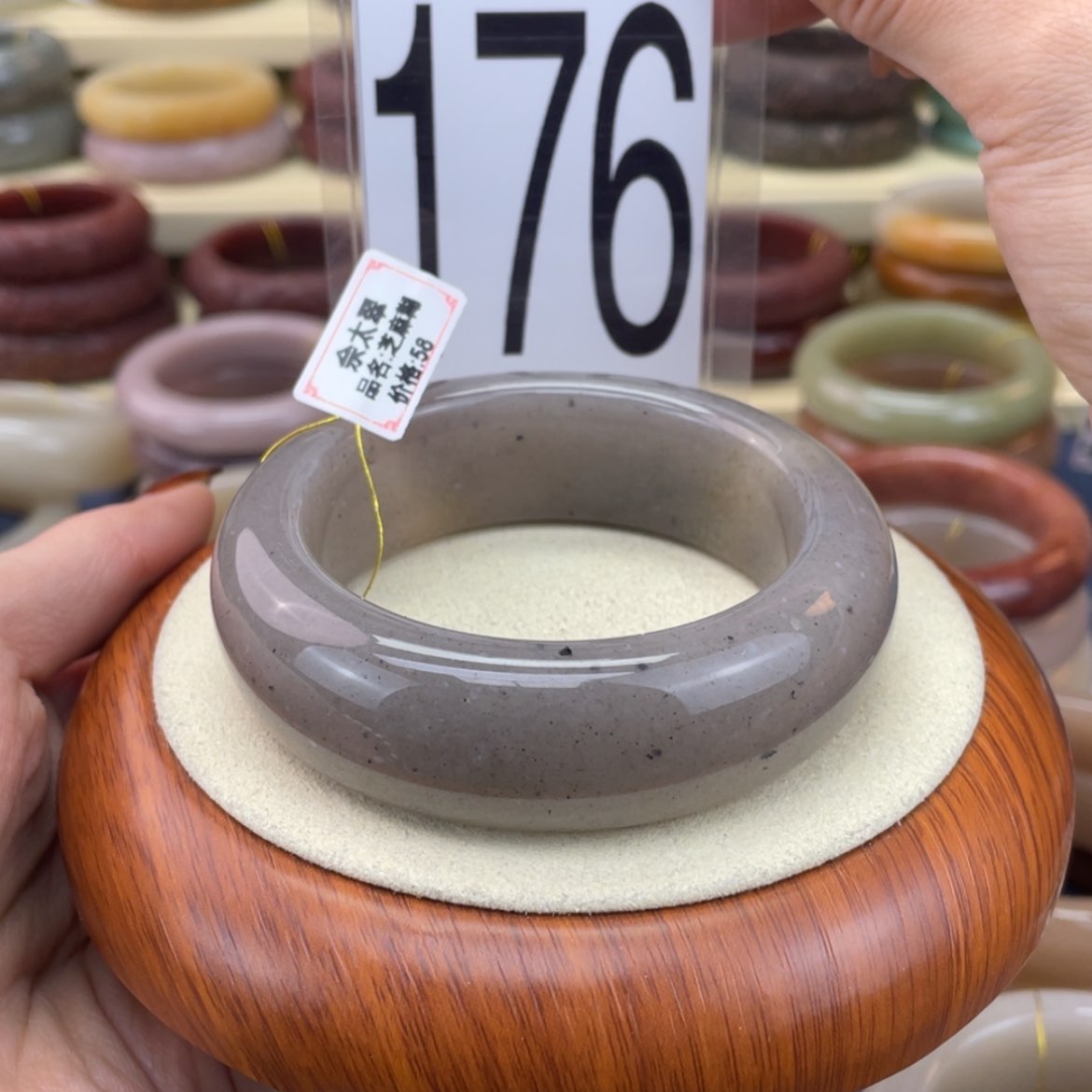 【闪购商品】石英质玉手镯未镶嵌