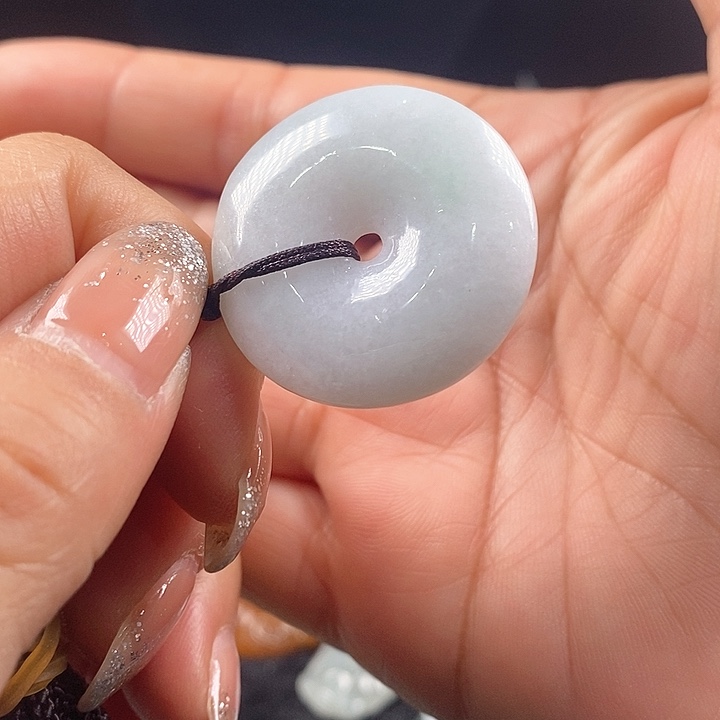 翡翠颈饰未镶嵌平安扣