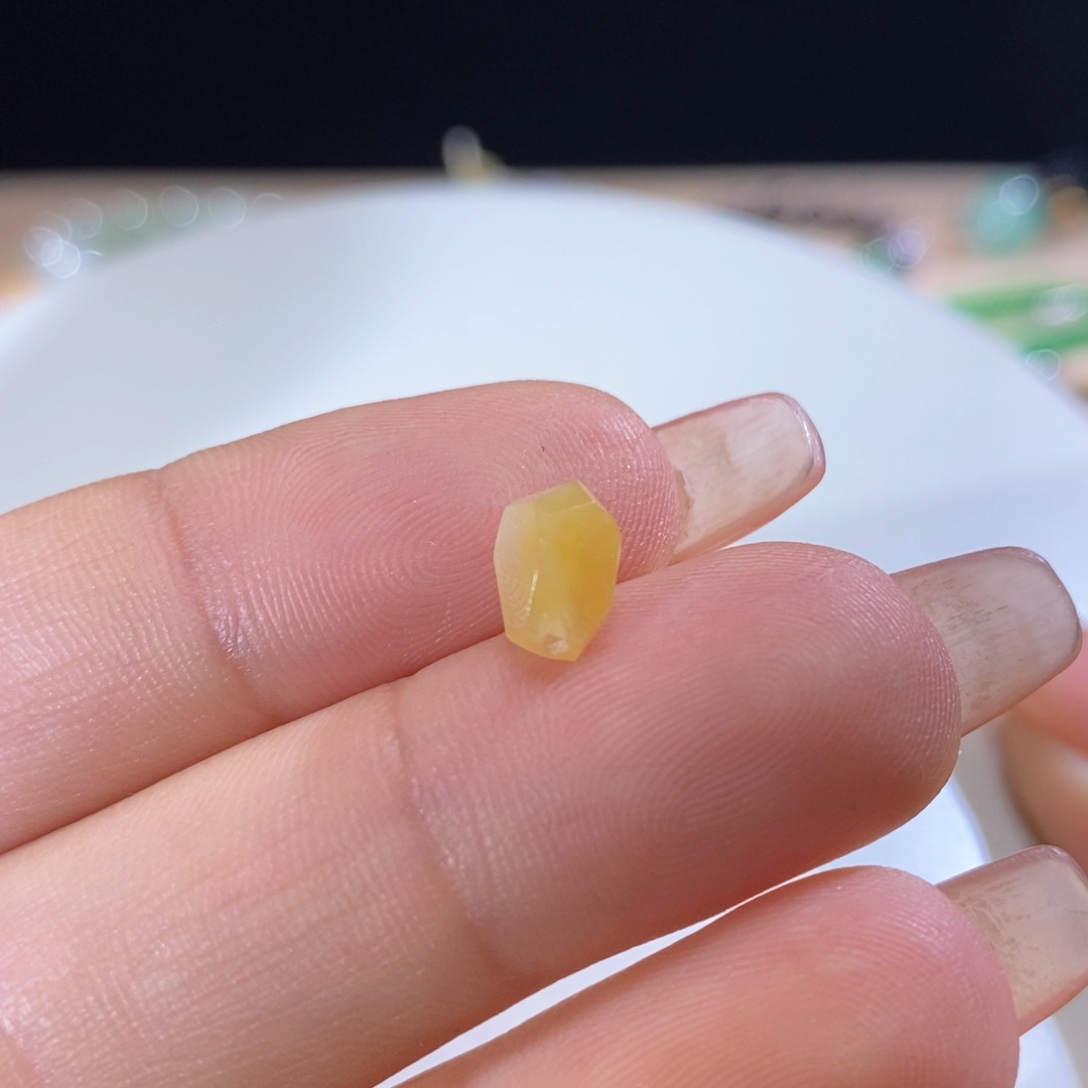 翡翠未镶嵌吊坠(不含链)翡翠黄翡不规则