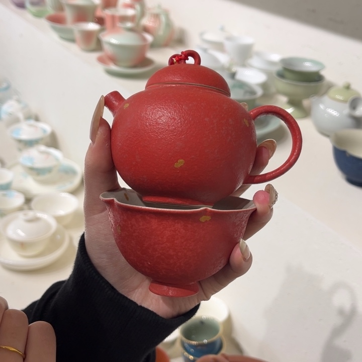 一壶一杯。           