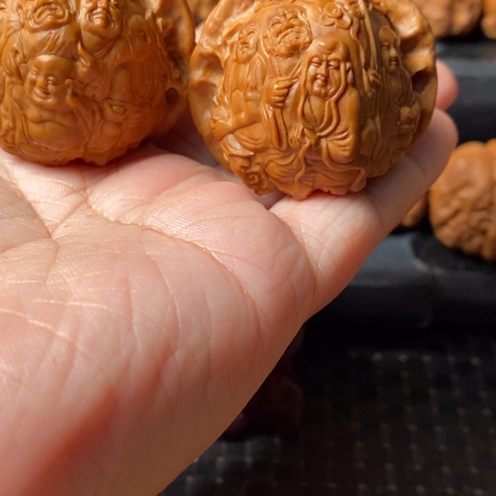 青***辰把件文玩核桃十八罗汉