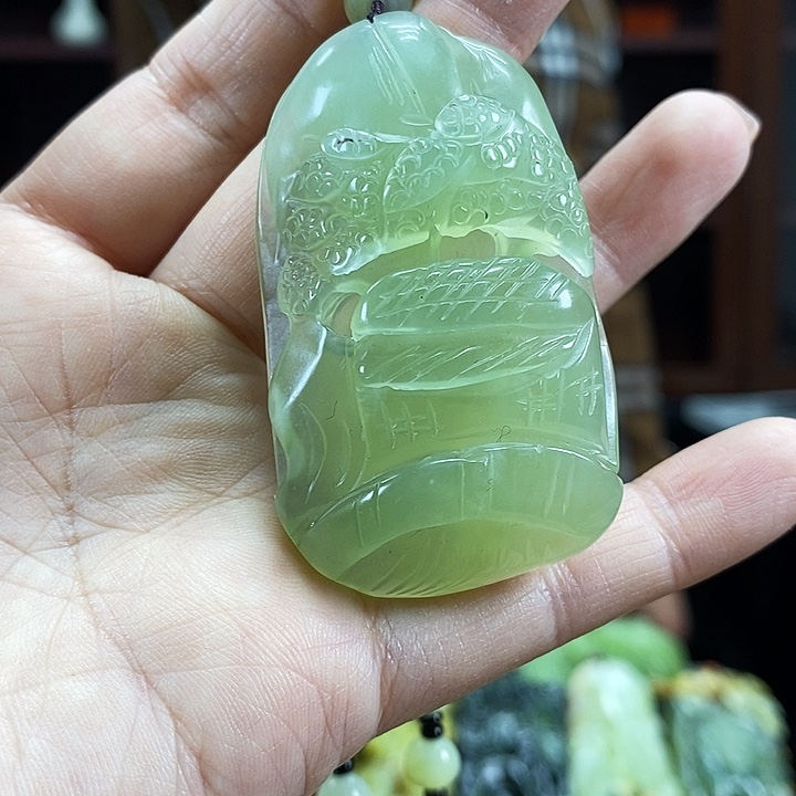 蛇纹石玉未镶嵌吊坠