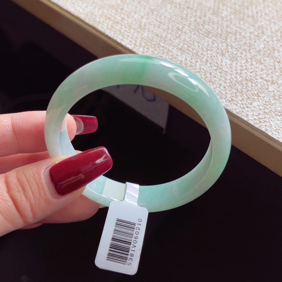 翡翠手镯未镶嵌手镯