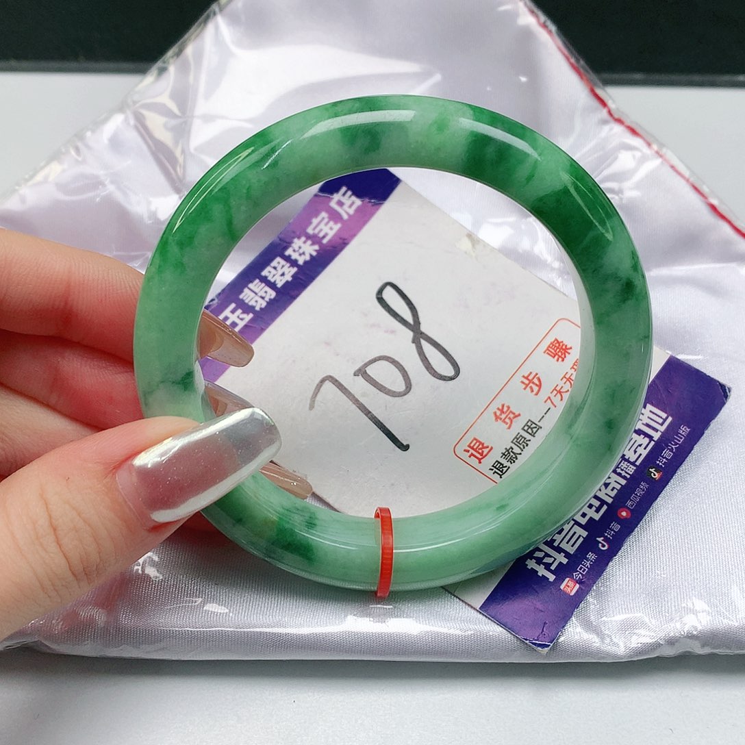 翡翠手镯未镶嵌翡翠手镯