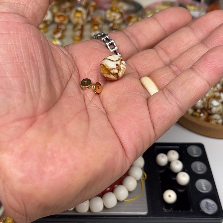 雨***雄未镶嵌琥珀裸石21号