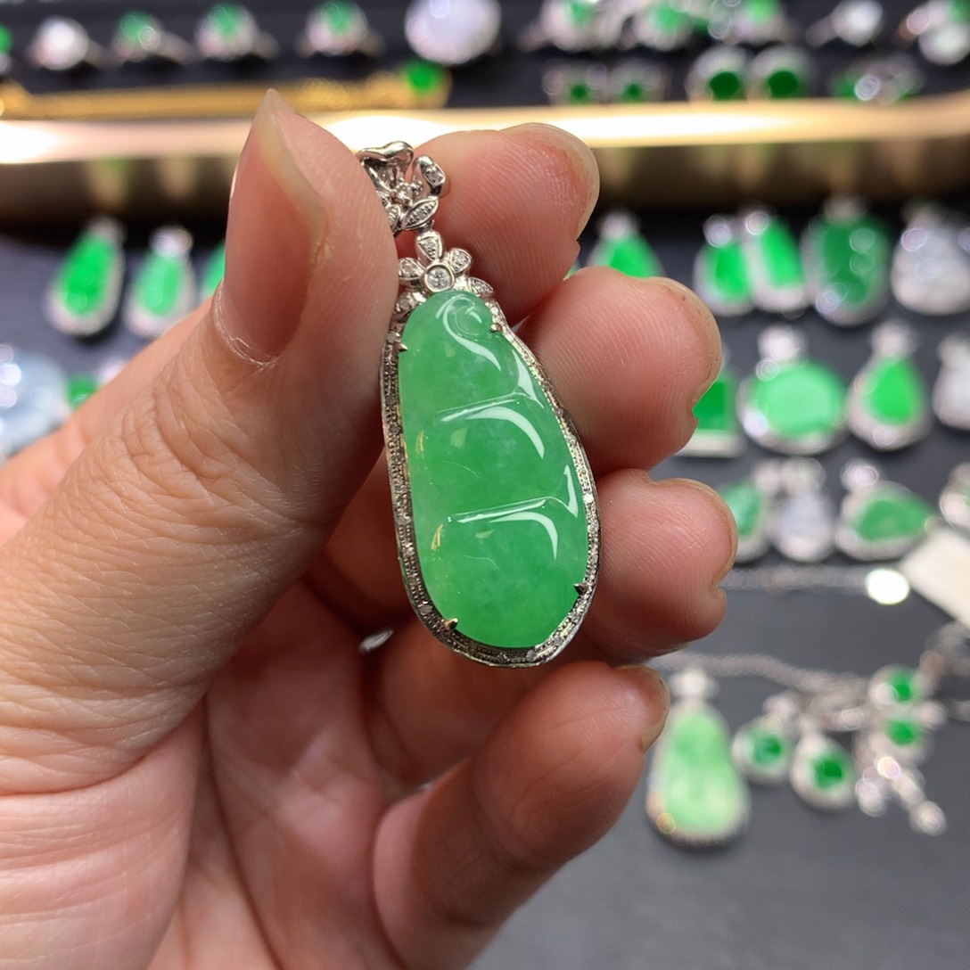 翡翠吊坠(不含链)18K金镶嵌