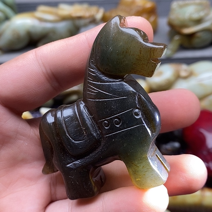 蛇纹石玉未镶嵌颈饰