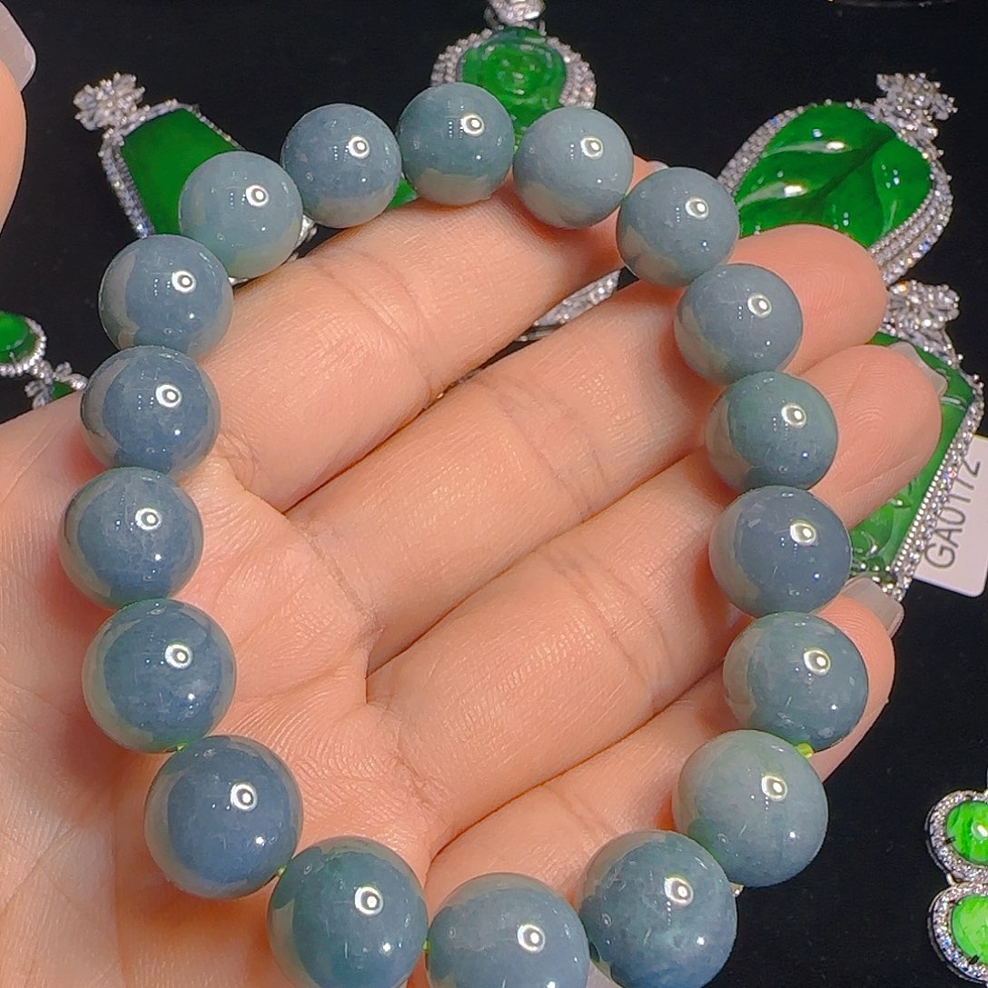 翡翠吊坠(赠链)未镶嵌