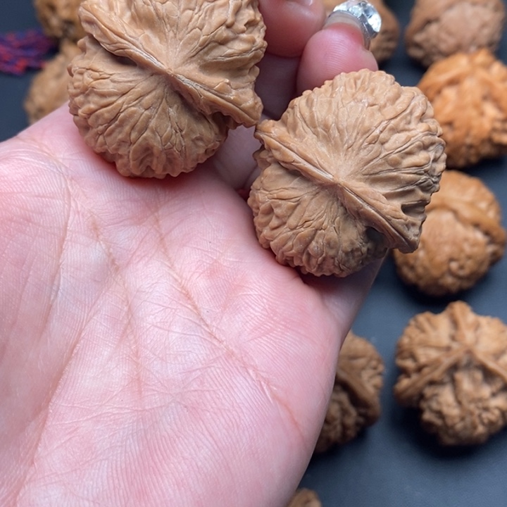 文玩核桃吊坠金锭