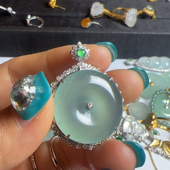 翡翠吊坠(不含链)18K金镶嵌