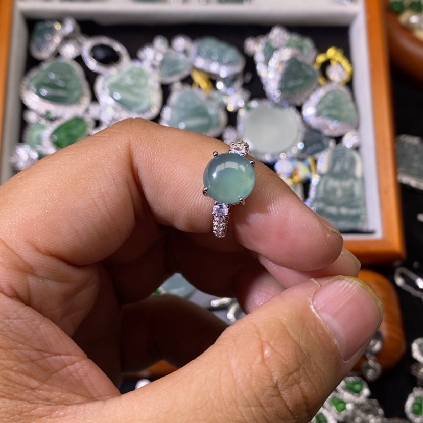 【闪购商品】翡翠颈饰未镶嵌天然