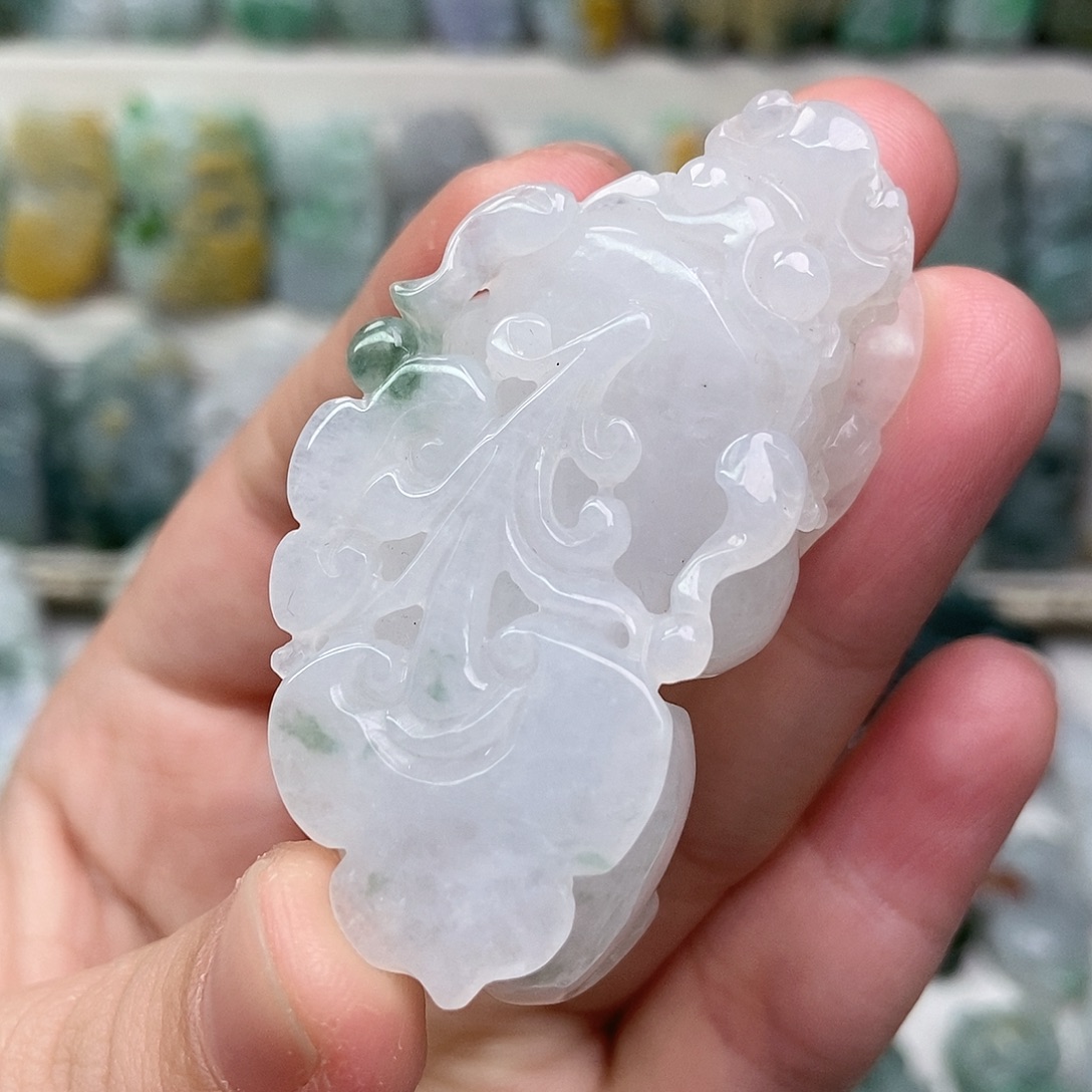 翡翠未镶嵌吊坠(赠链)