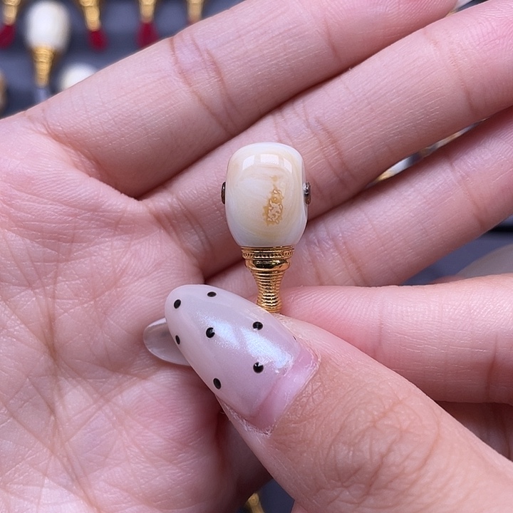 琥珀未镶嵌裸石9.4mm