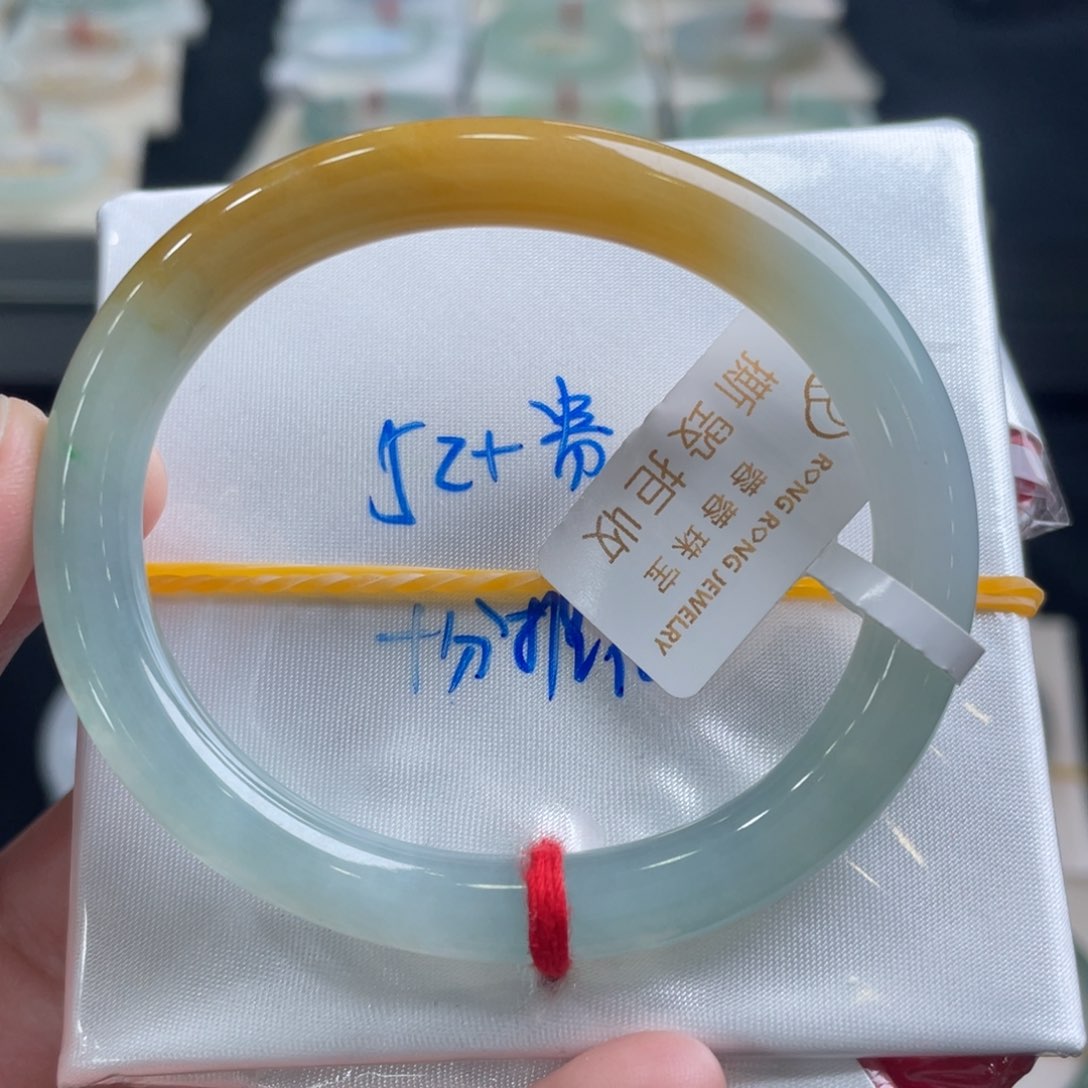 翡翠手镯未镶嵌翡翠手镯