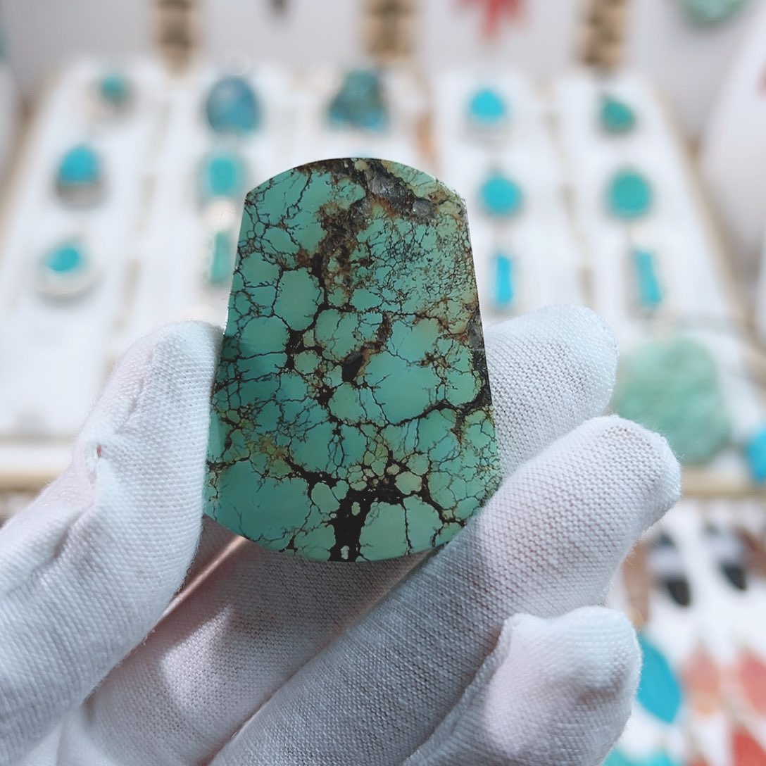 绿松石颈饰未镶嵌