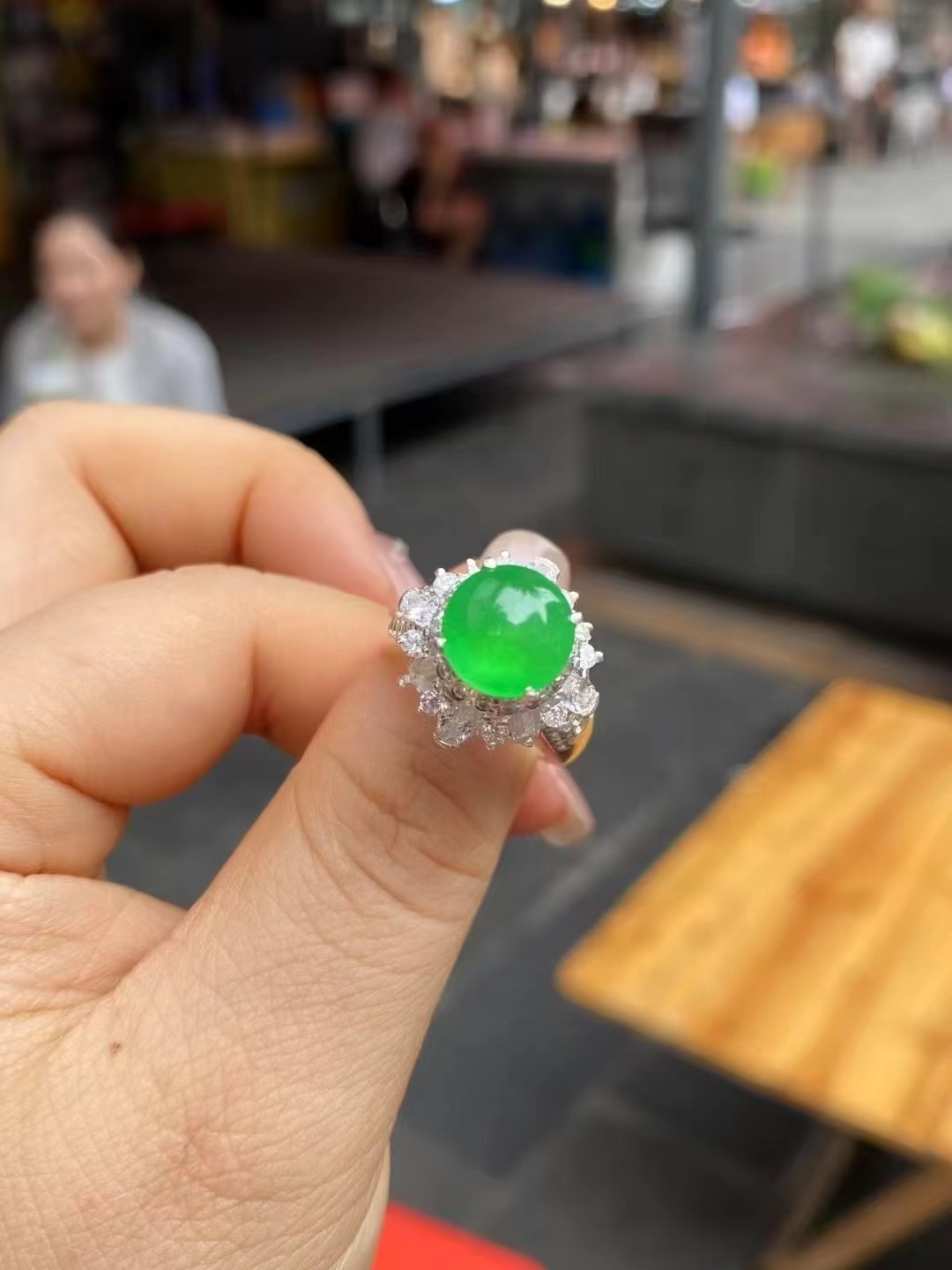 缅甸翡翠阳绿蛋面