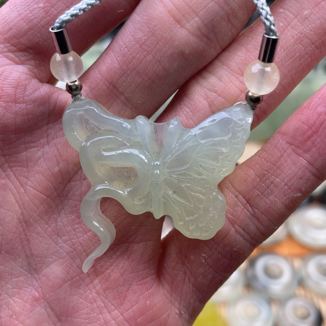 蛇纹石玉颈饰未镶嵌