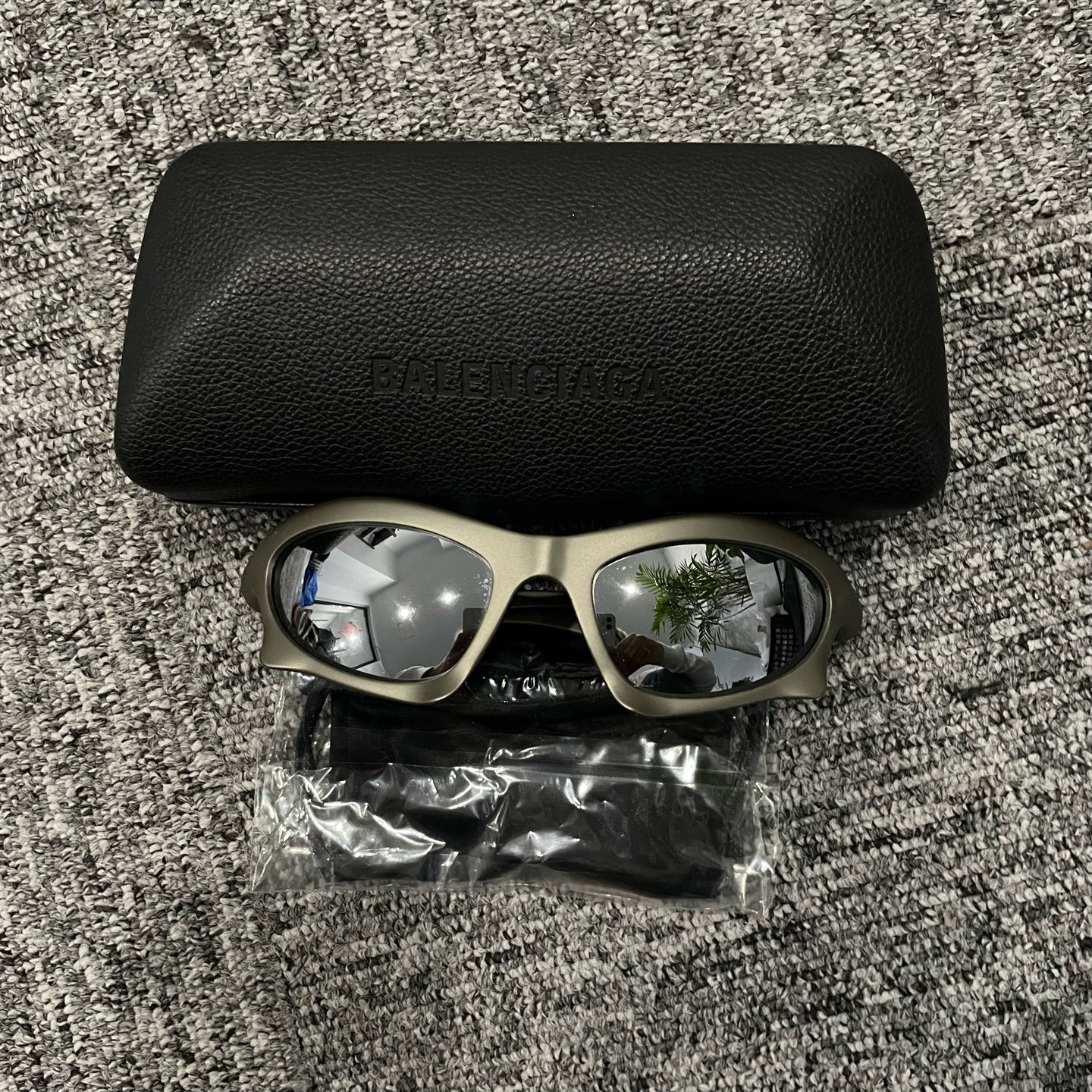 未使用 Balenciaga/巴黎世家 （vd）军绿色蝙蝠墨镜