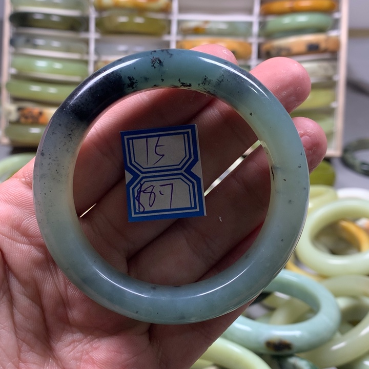 蛇纹石玉手镯未镶嵌