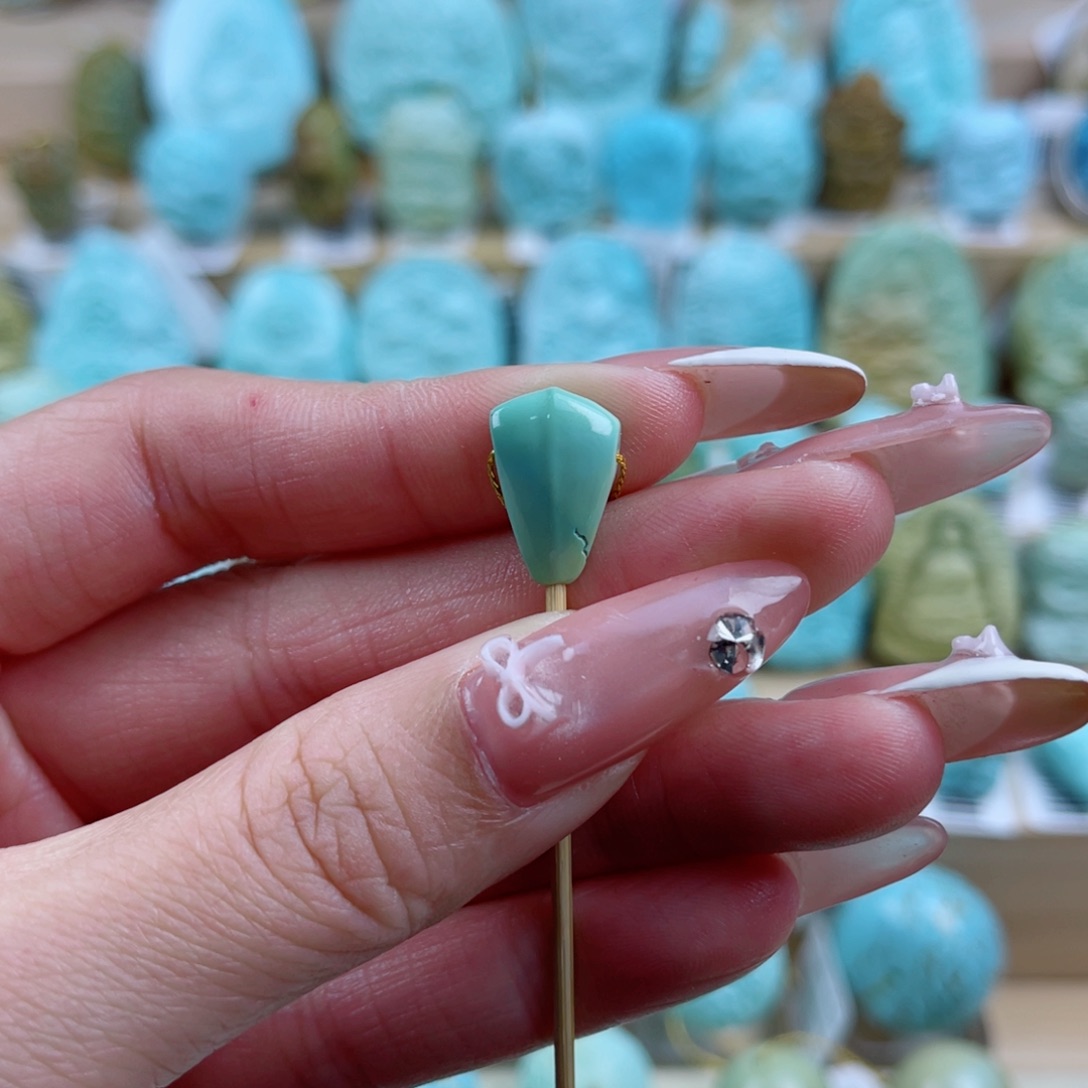 绿松石未镶嵌珠宝奇石