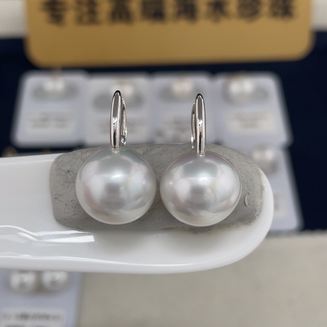 18K金镶嵌海水珍珠13-14澳白水桶款耳环微瑕