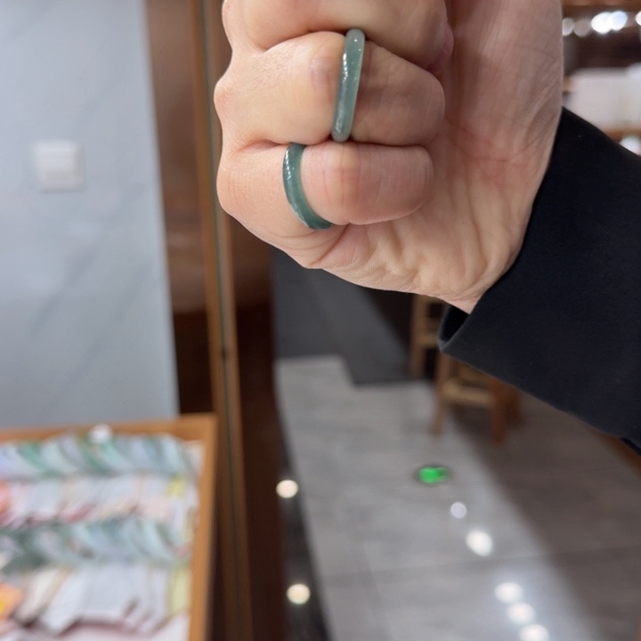 翡翠戒圈未镶嵌纯天然翡翠多样性发一
