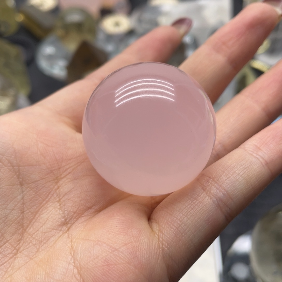 水晶87未镶嵌在**方粉水晶球