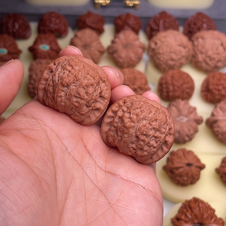 文玩核桃吊坠36血麒麟