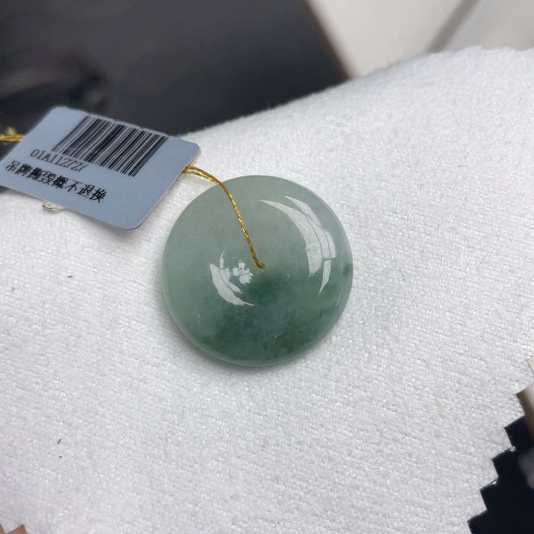 翡翠未镶嵌颈饰平安扣