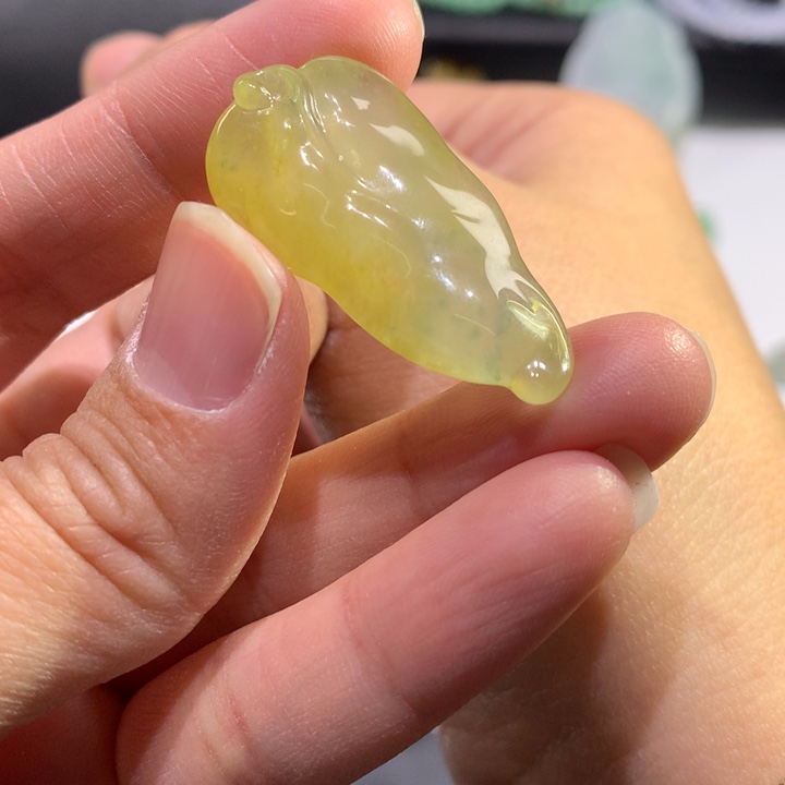 翡翠颈饰未镶嵌叶子