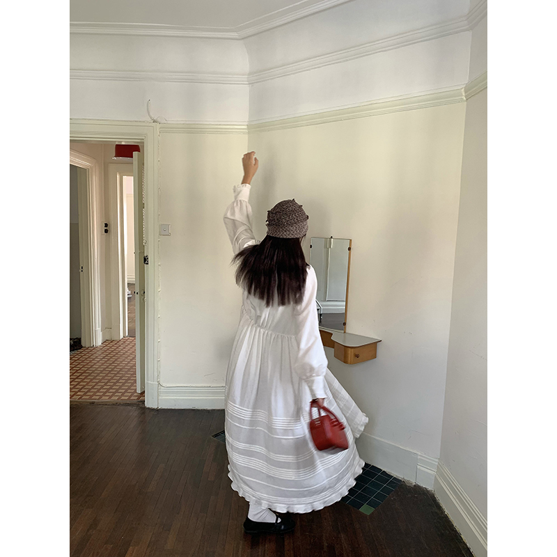 嘿山姥姥重工白色花瓣领长袖连衣裙女秋宽松多层压皱花边中长裙子