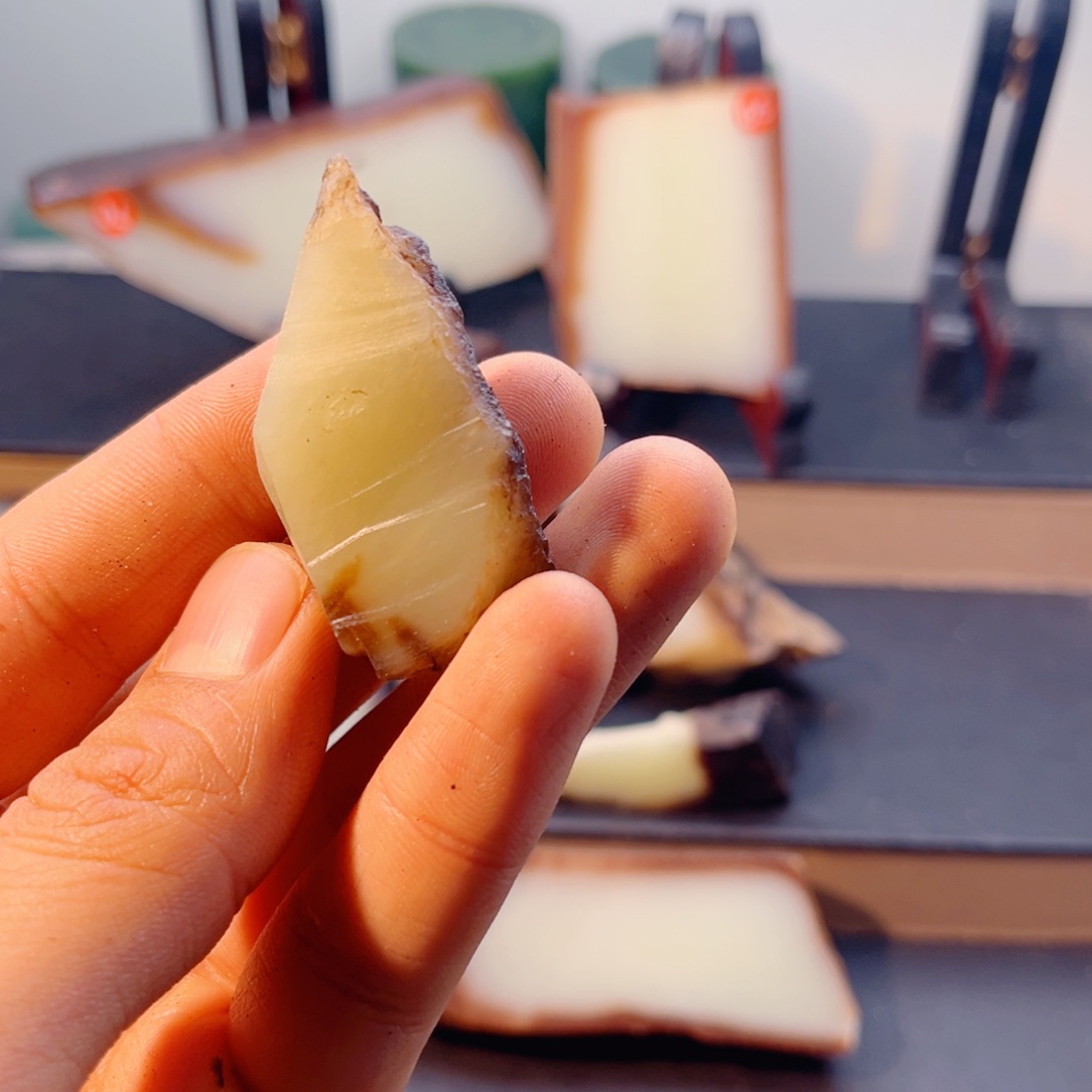 和田玉（糖玉）未镶嵌颈饰