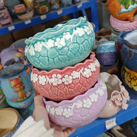 当场拍满15元发货不凑不发，花盆盆口不方不圆有针孔黑点是正常的，