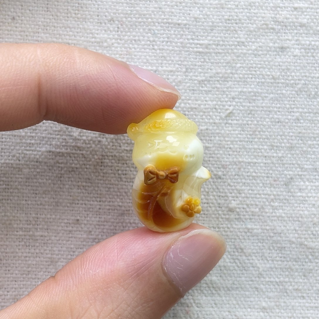 琥珀未镶嵌珠宝奇石可爱白蛇