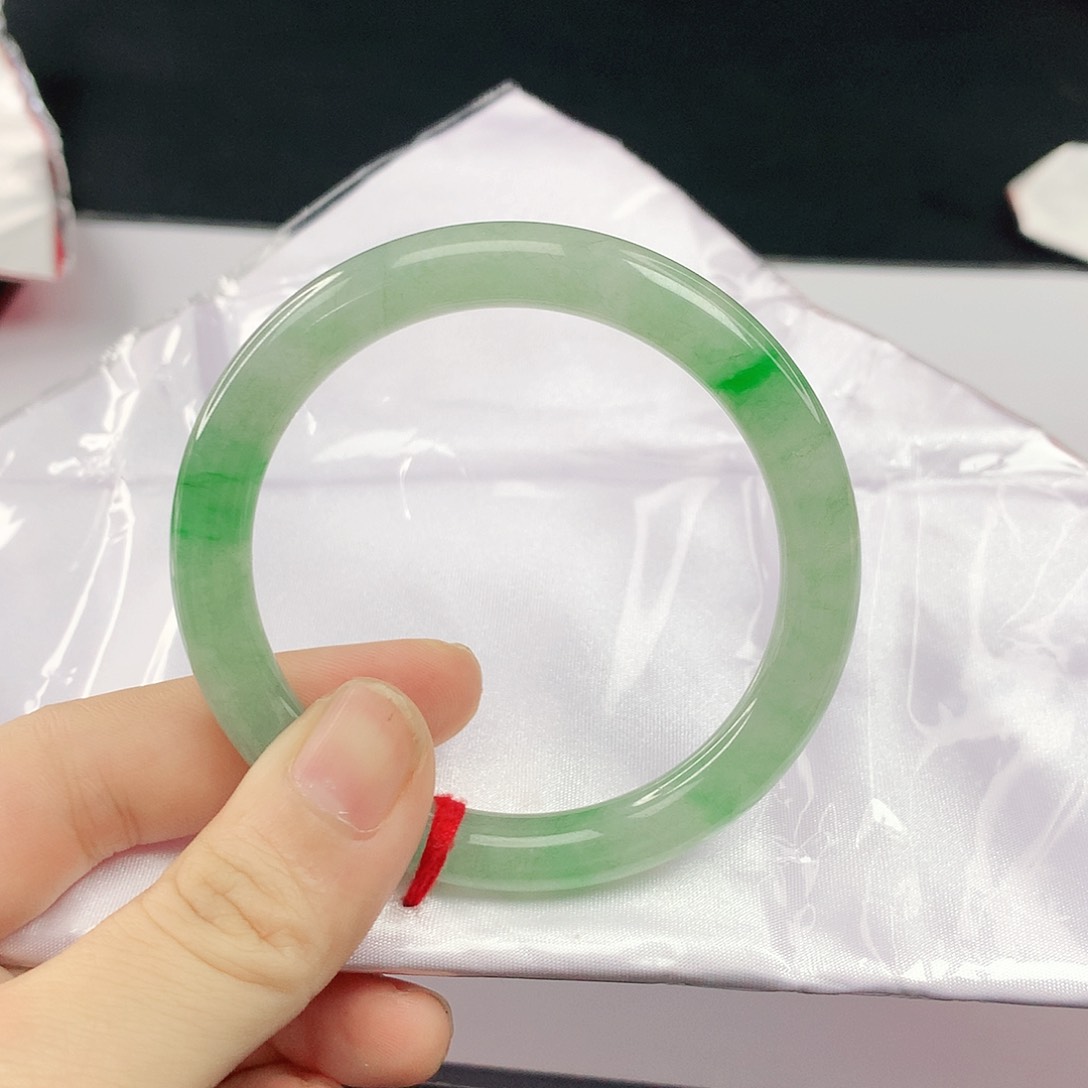 翡翠手镯未镶嵌翡翠683