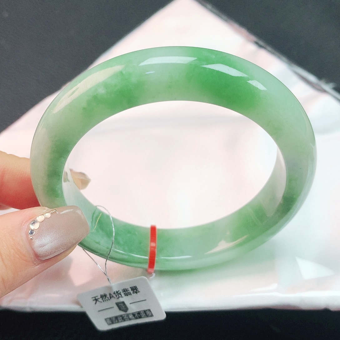 翡翠手镯未镶嵌56圈