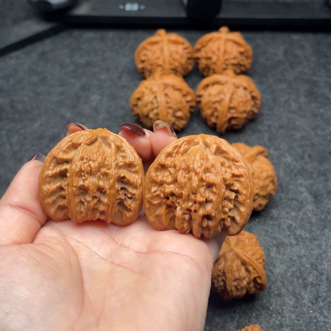 L***m吊坠文玩核桃白狮子