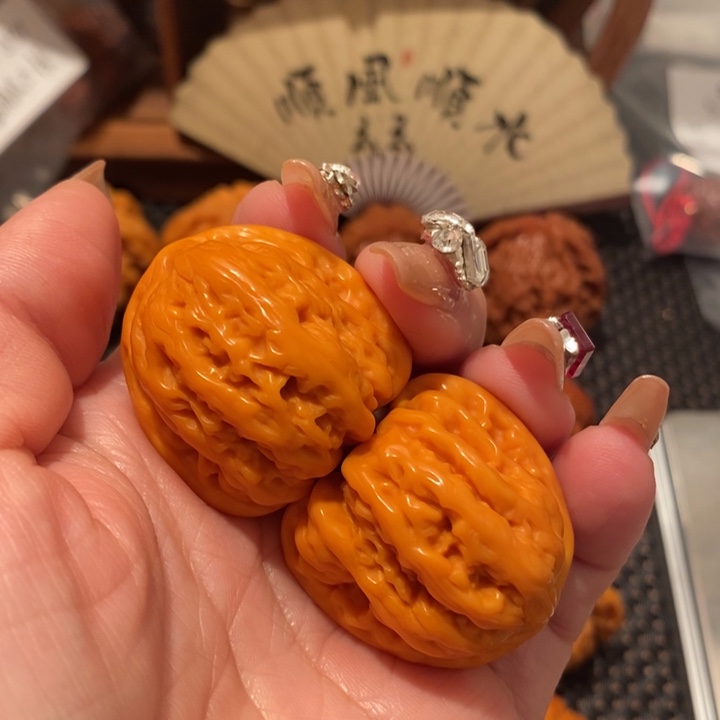 文玩核桃吊坠梧*夜黄宝石347