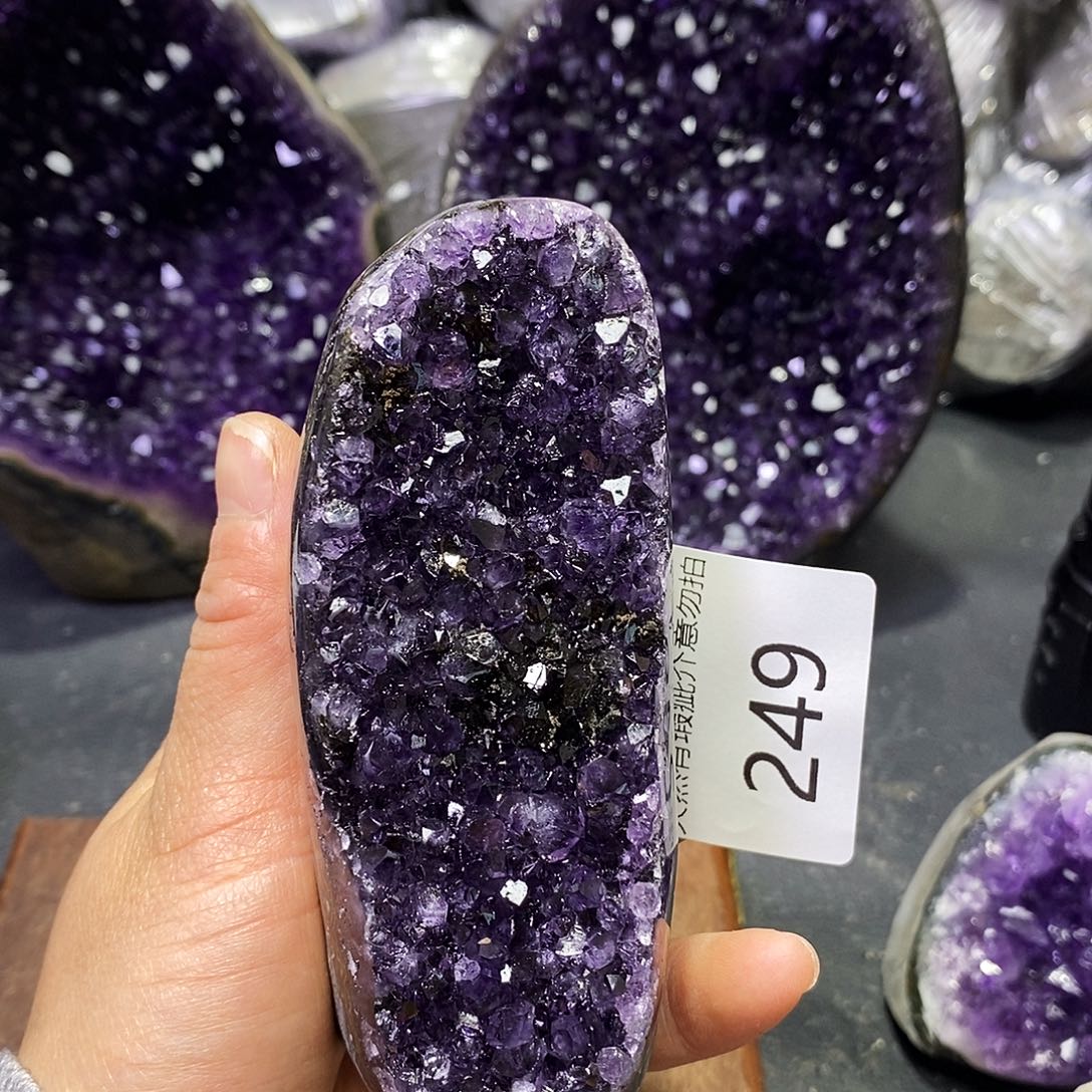 未镶嵌水晶大型摆件（非配饰）