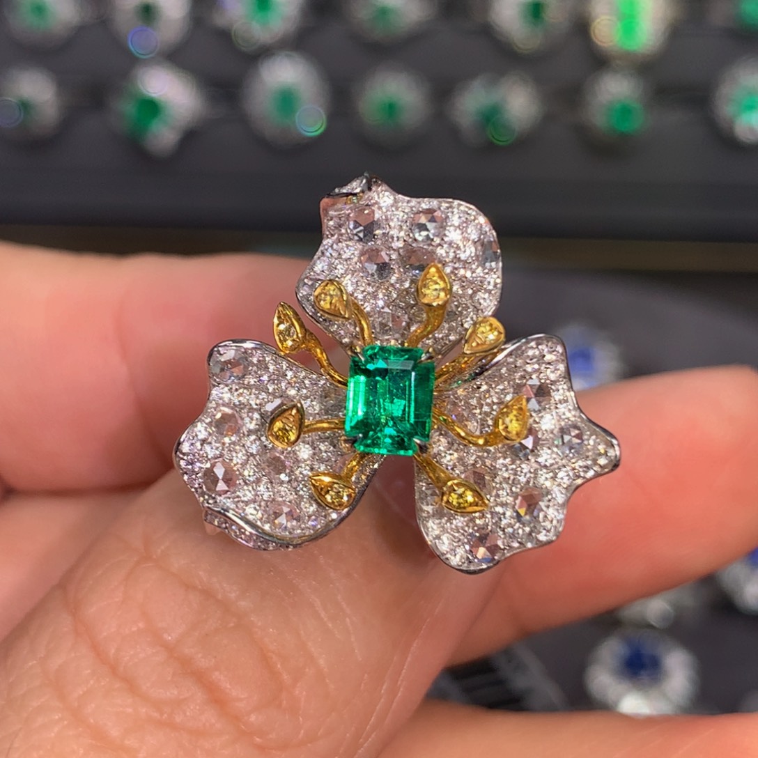 祖母绿戒指18K金镶嵌