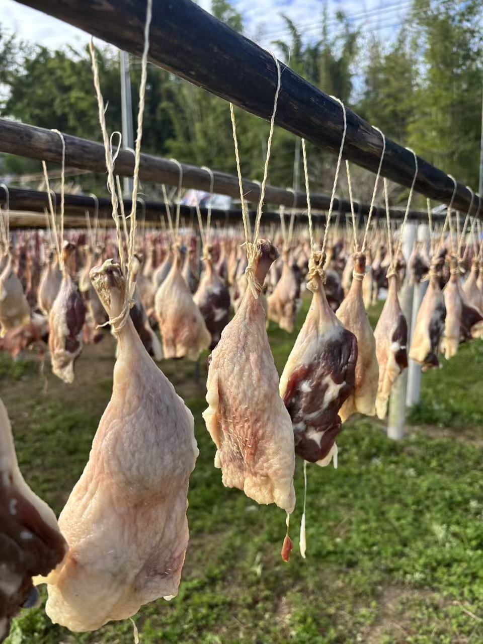 农家特产自然风干腊味鸭腿肉