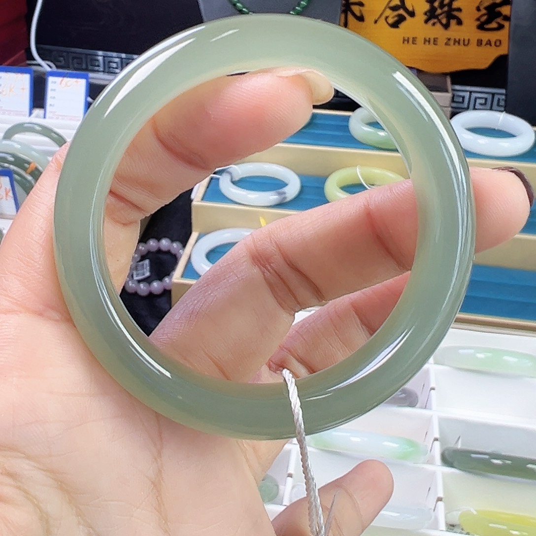 和田玉未镶嵌手镯猫眼