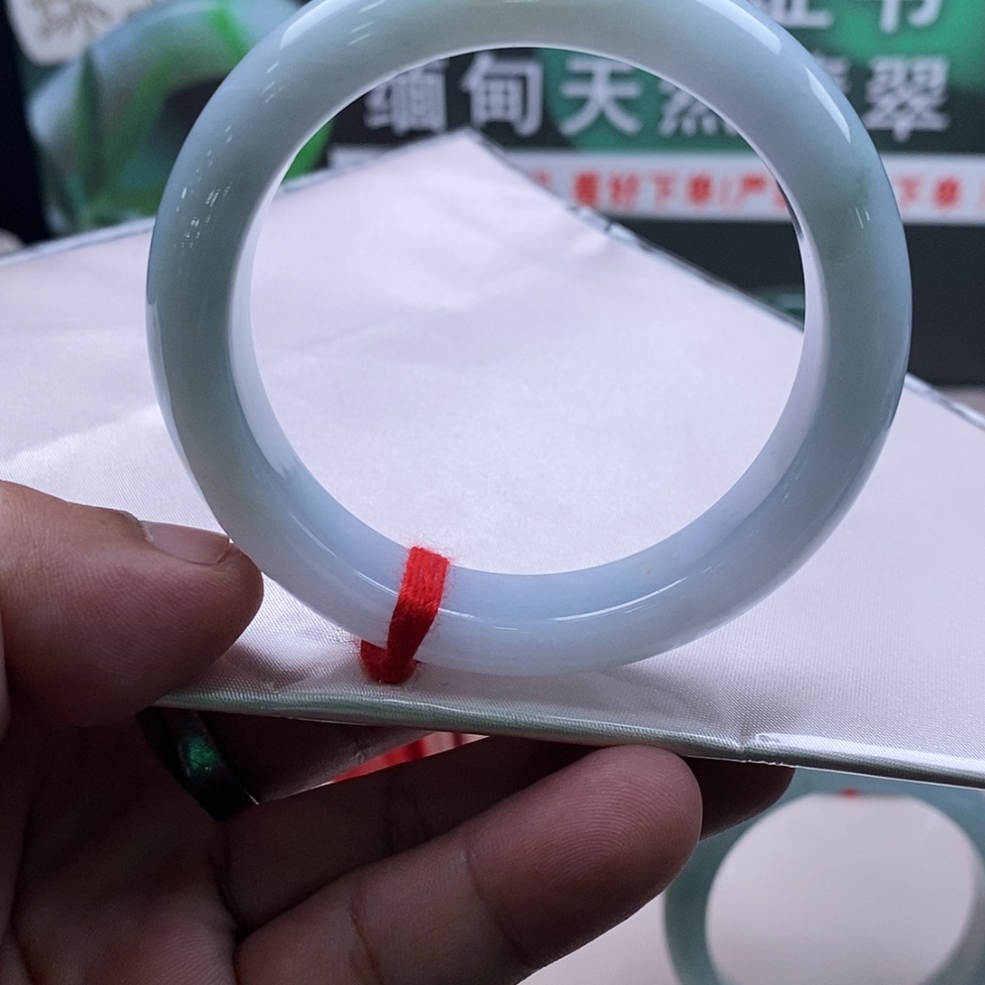 翡翠未镶嵌手镯正圈