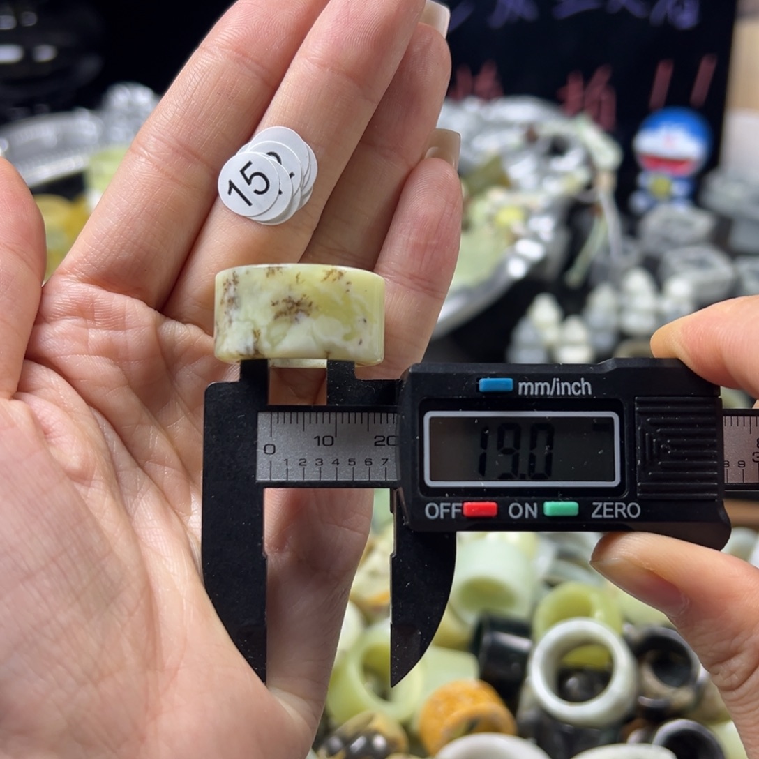 蛇纹石玉未镶嵌戒指