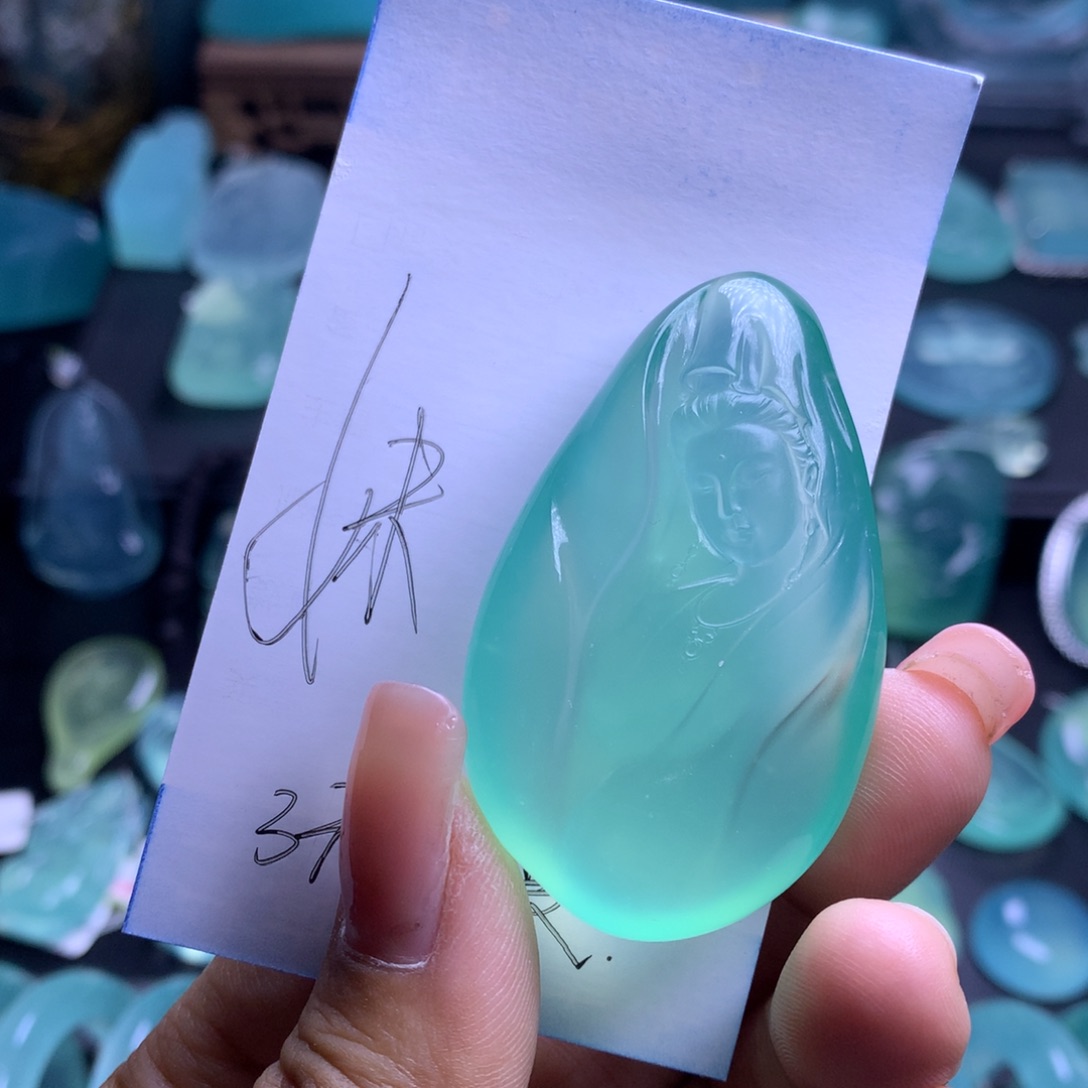 蛇纹石玉吊坠未镶嵌