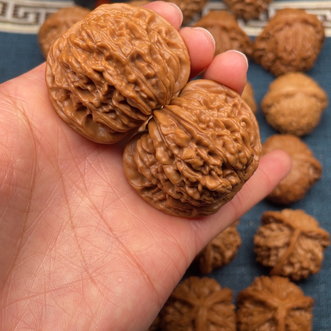 小***卡文玩核桃把件43全品山地楼