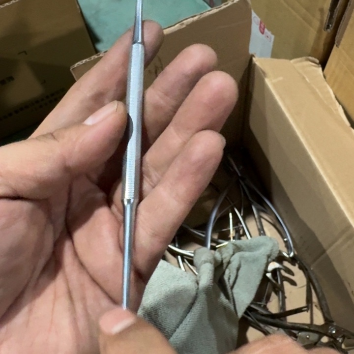 细长条不锈钢棍一把