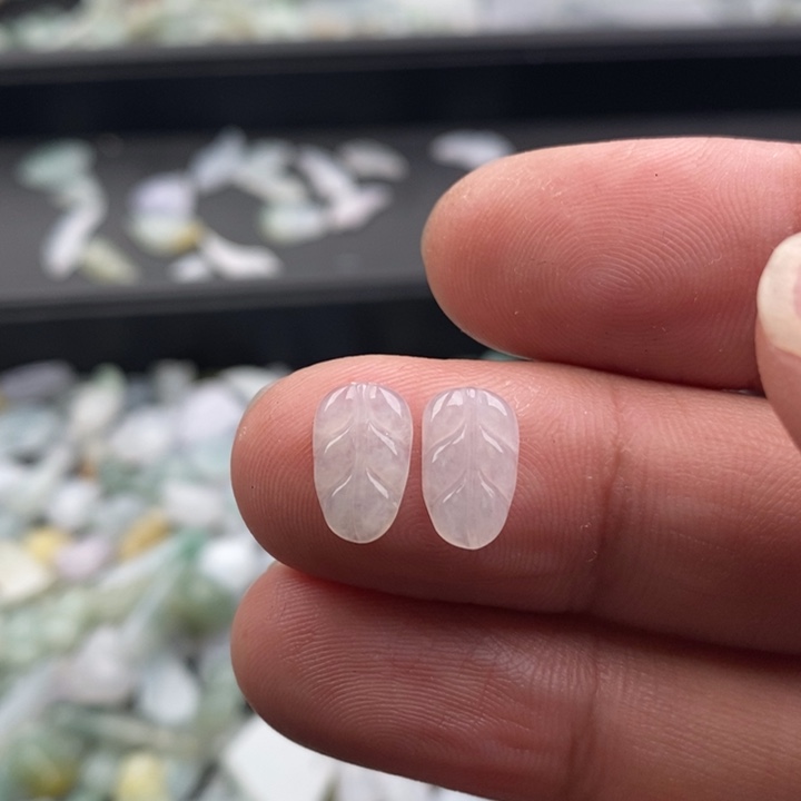 栀***枝翡翠未镶嵌吊坠(不含链)