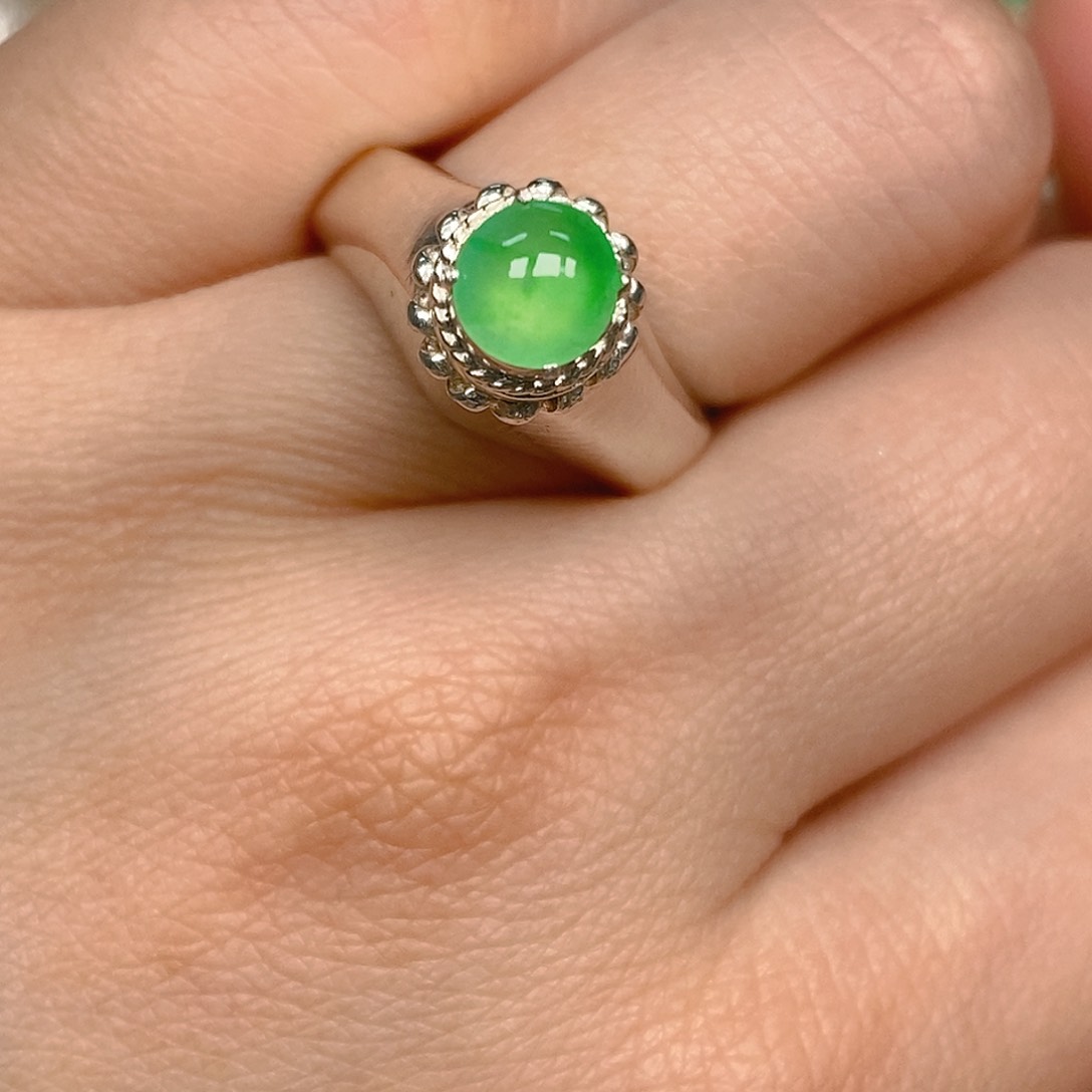 翡翠戒指未镶嵌翡翠