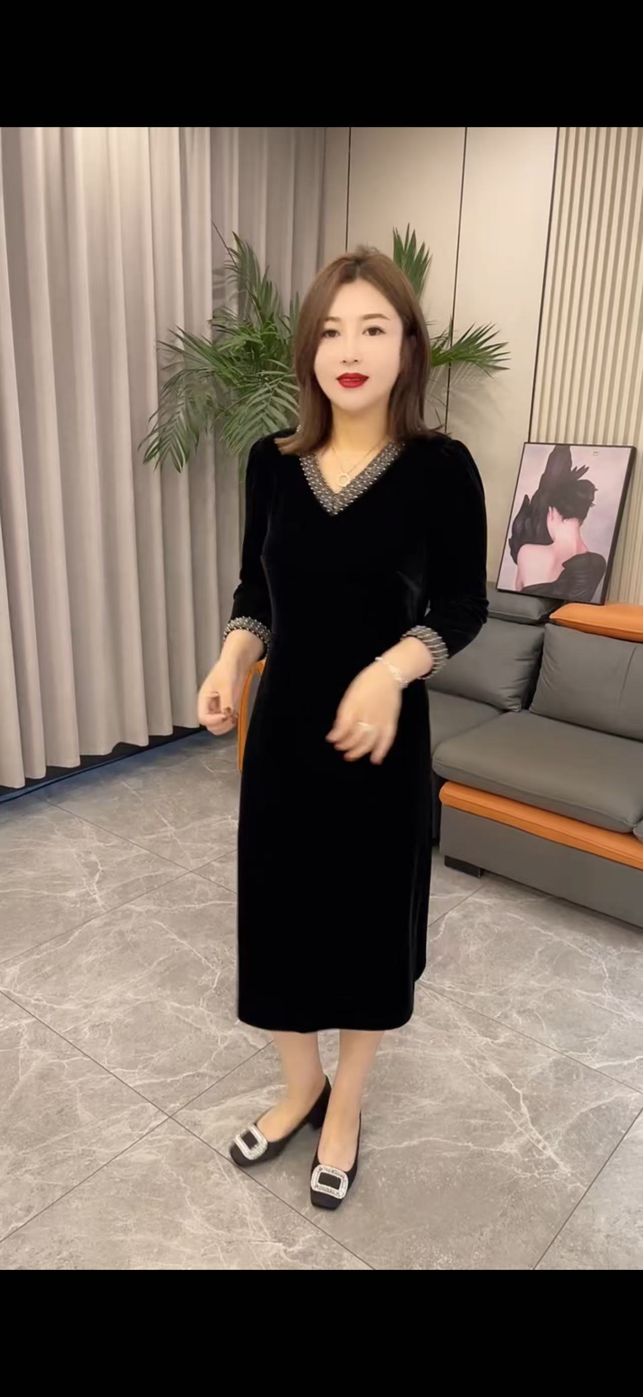 高品质重工艺丝绒裙